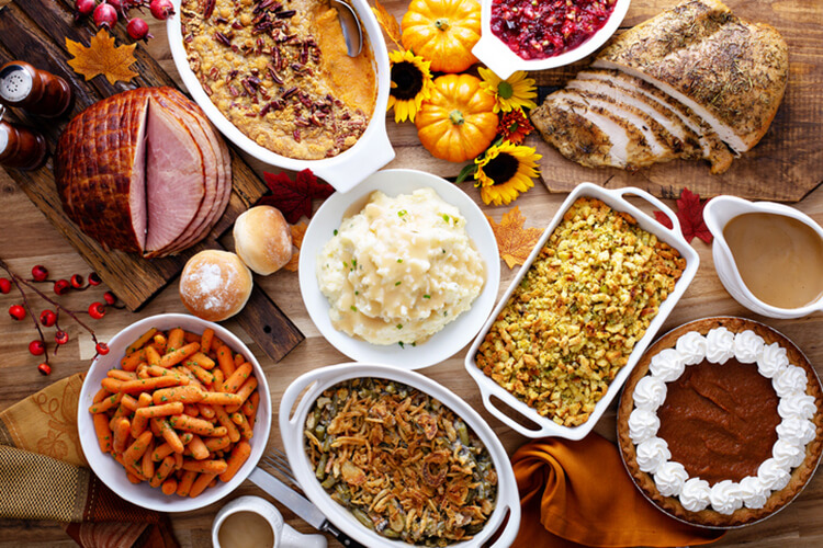 IHow to Host a Budget-Friendly Thanksgiving
